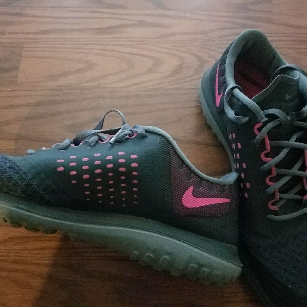 Nike tennis shoes